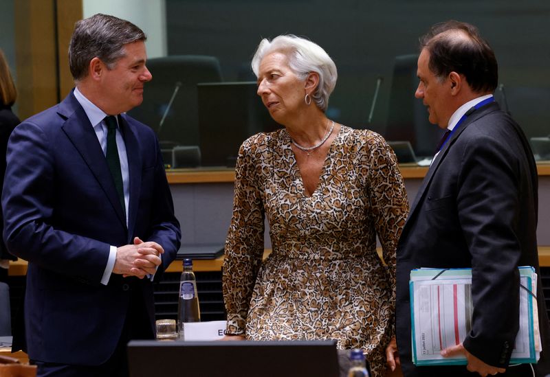 &copy; Reuters. FILE PHOTO: Irish Finance Minister and President of the Eurogroup Paschal Donohoe and President of European Central Bank Christine Lagarde attend the Eurozone finance ministers meeting in Brussels, Belgium, July 11, 2022. REUTERS/Yves Herman/File Photo