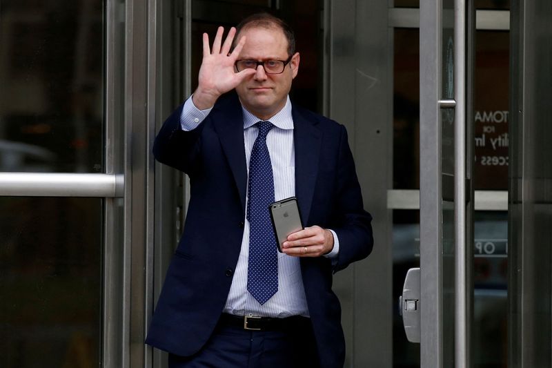 © Reuters. FILE PHOTO: Mark Nordlicht, Platinum Partners founding partner and chief investment officer, exits after a hearing at U.S. Federal Court in Brooklyn, New York, U.S., January 12, 2017. REUTERS/Brendan McDermid/File Photo