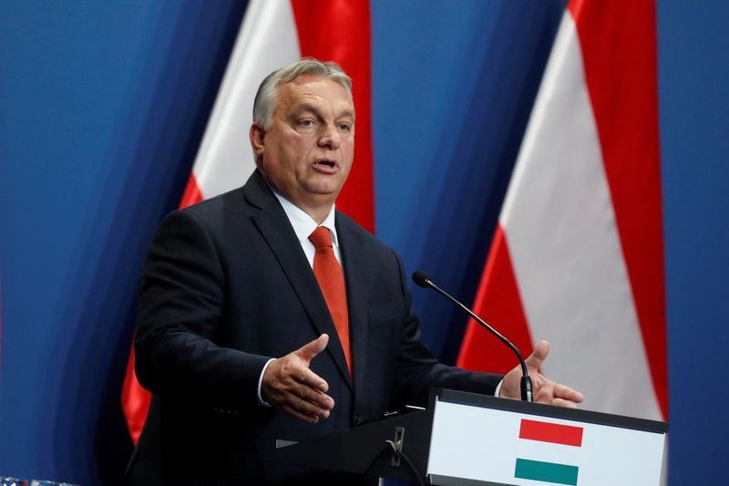 &copy; Reuters. فيكتور أوربان رئيس وزراء المجر خلال مؤتمر صحفي في بودابست يوم الاثنين. تصوير: برناديت زابو - رويترز.