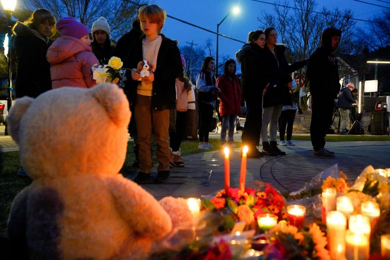 &copy; Reuters. FILE PHOTO: Community members visit a memorial the night after the sixth victim Jackson Sparks, 8, passed away inside Children's Hospital of Wisconsin as a result of injuries sustained when a car plowed through a holiday parade, in Waukesha, Wisconsin, U.