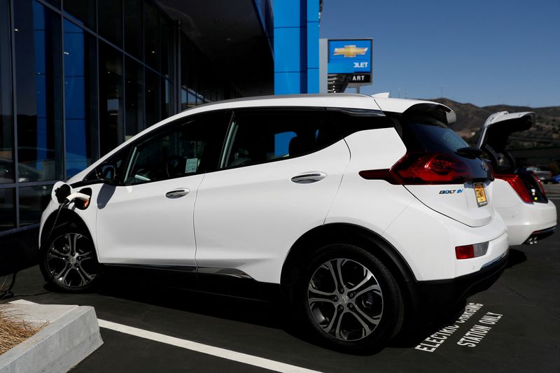&copy; Reuters. FILE PHOTO: A Chevrolet Bolt electric vehicle is seen at Stewart Chevrolet in Colma, California, U.S., October 3, 2017. REUTERS/Stephen Lam/File Photo