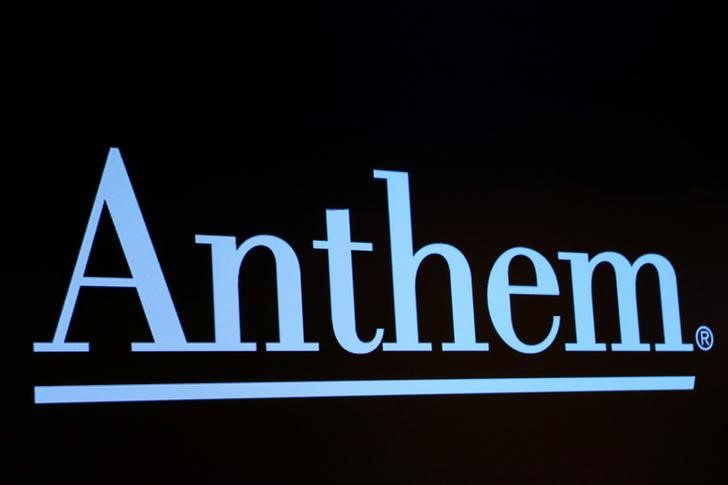 © Reuters. The logo for health insurance provider, Anthem, is displayed on a screen on the floor at the New York Stock Exchange (NYSE) in New York, U.S., April 9, 2019. REUTERS/Brendan McDermid