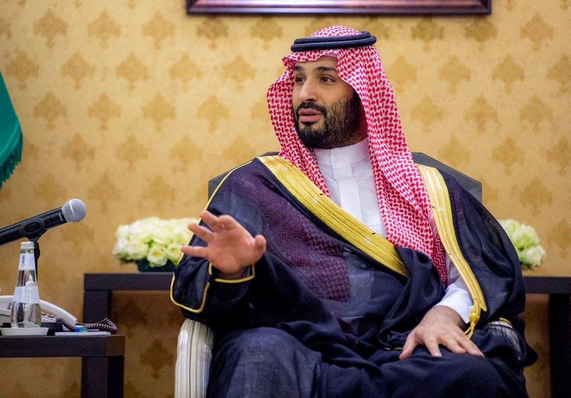 &copy; Reuters. FOTO DE ARCHIVO: El recién designado primer ministro de Arabia Saudí, Mohammed bin Salman, habla durante una reunión en el Ministerio de Defensa en Yeda, Arabia Saudí. 27 de septiembre de 2022. Saudi Press Agency/vía REUTERS/
