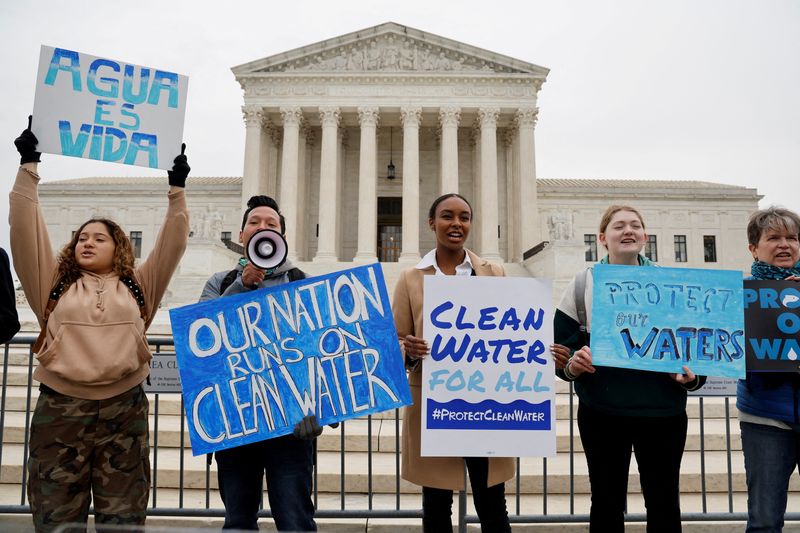 &copy; Reuters. Environmental activists gather outside as the U.S. Supreme Court hears arguments in Sackett vs. EPA, which could limit the scope of the federal landmark Clean Water Act of 1972, on the first day of the court's new term in Washington, U.S. October 3, 2022.