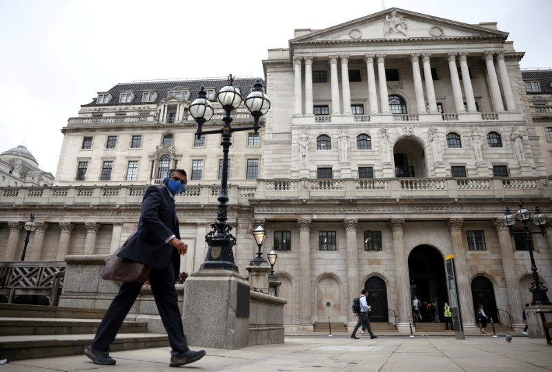 &copy; Reuters. イングランド銀行（英中央銀行）金融政策委員会（ＭＰＣ）のキャサリン・マン委員は、通貨安、インフレ期待の高まり、エネルギー価格の上限設定に伴う家計所得の押し上げなどに対する
