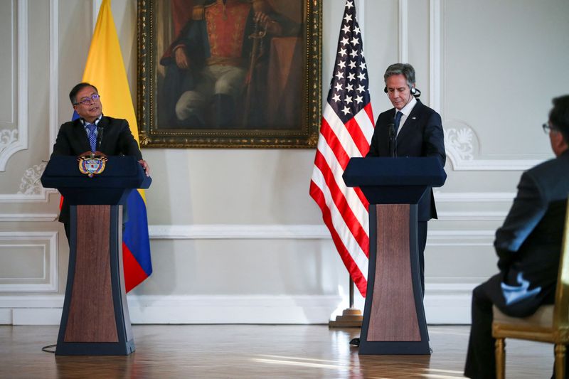 &copy; Reuters. Secretario de Estado de Estados Unidos, Antony Blinken, y el Presidente de Colombia, Gustavo Petro, en una reunión para revisar la cooperación en materia de seguridad, comercio y cambio climático, en la sede de la Presidencia de Colombia, en Bogotá, C