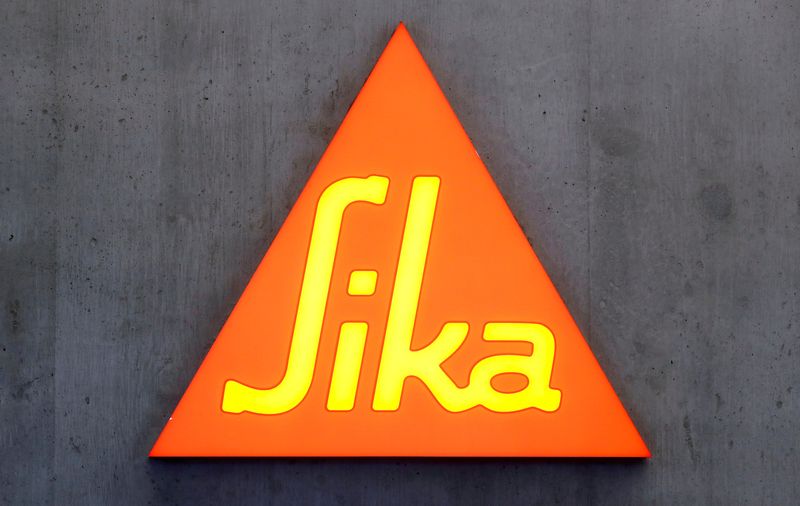&copy; Reuters. FILE PHOTO: The logo of Swiss chemical group Sika is seen at the company's headquarters in Zurich, Switzerland October 7, 2021.  REUTERS/Arnd Wiegmann/File Photo