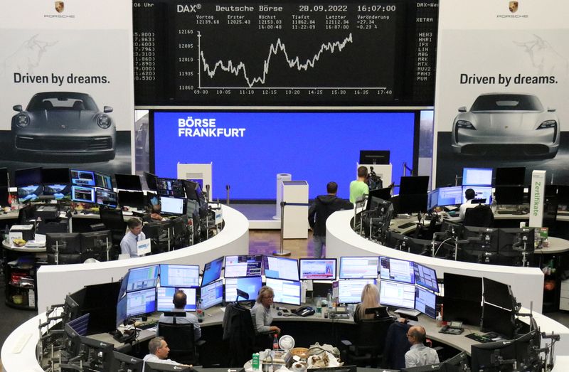 &copy; Reuters. Photo de l'indice boursier allemand DAX à la bourse de Francfort. /Photo prise le 28 septembre 2022/REUTERS