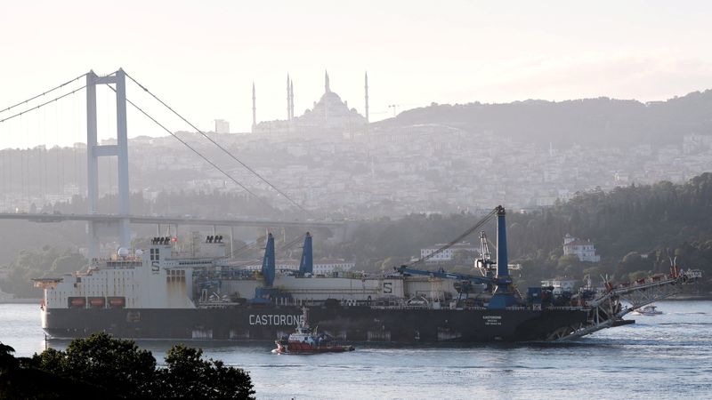 &copy; Reuters. FILE PHOTO: Saipem's pipelay vessel Castorone sails in the Bosphorus on its way to the Black Sea, in Istanbul, Turkey July 5, 2022. REUTERS/Murad Sezer/File Photo