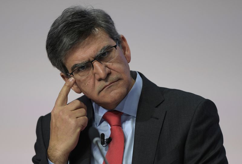 &copy; Reuters. FILE PHOTO: Santander bank CEO, Jose Antonio Alvarez, gestures during the annual general meeting of shareholders in Santander, Spain March 23, 2018. REUTERS/Eloy Alonso/File Photo
