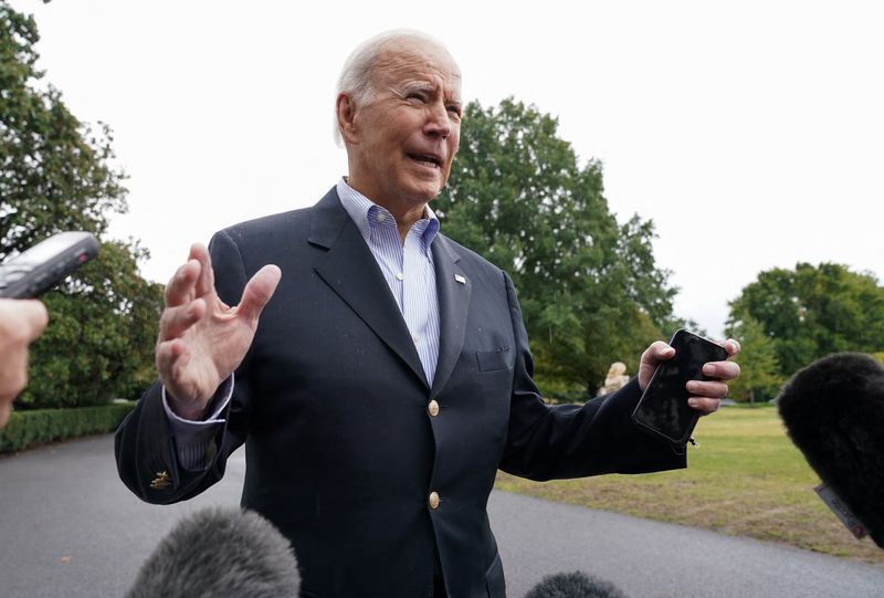 &copy; Reuters. FILE PHOTO: U.S. President Joe Biden speaks to reporters as he departs for Puerto Rico from the White House in Washington, U.S., October 3, 2022. REUTERS/Kevin Lamarque