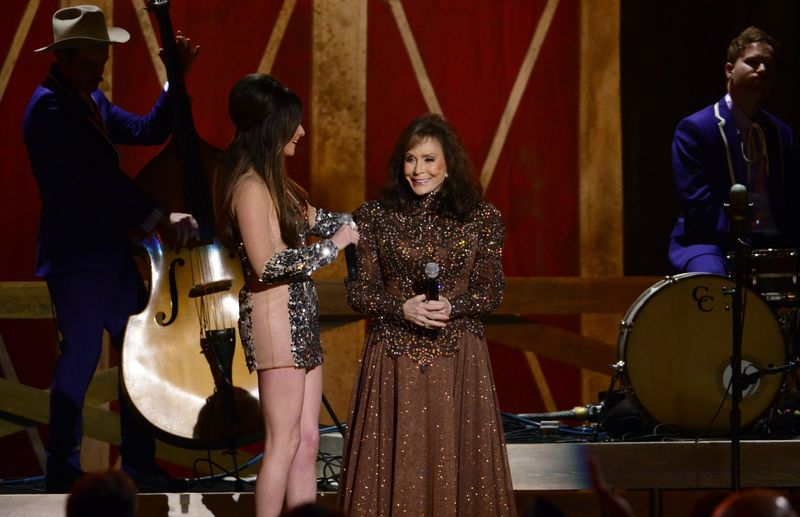 &copy; Reuters. FILE PHOTO: Musicians Kacey Musgraves and Loretta Lynn perform "You're Lookin' at Country" during the 48th Country Music Association Awards in Nashville, Tennessee November 5, 2014. REUTERS/Harrison McClary 
