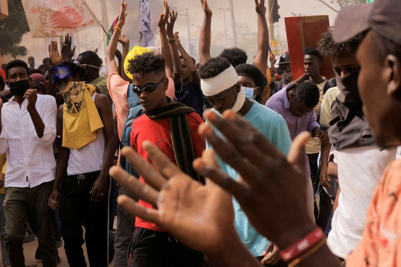 &copy; Reuters. متظاهرون في مسيرة ضد الحكم العسكري في الخرطوم عاصمة السودان بتاريخ 29 سبتمبر أيلول 2022. تصوير: نور الدين عبد الله - رويترز.