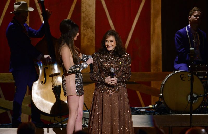 &copy; Reuters. FILE PHOTO: Musicians Kacey Musgraves and Loretta Lynn perform "You're Lookin' at Country" during the 48th Country Music Association Awards in Nashville, Tennessee November 5, 2014. REUTERS/Harrison McClary (UNITED STATES - Tags: ENTERTAINMENT) (CMA - SHO