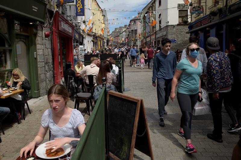 Irish services sector growth slows slightly in Sept –PMI
