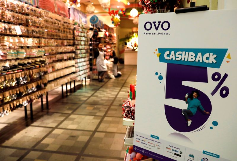 &copy; Reuters. FILE PHOTO: A sign of OVO payment is seen at a mall in Jakarta, Indonesia, November 8, 2018. Picture taken November 8, 2018. REUTERS/Beawiharta/File Photo