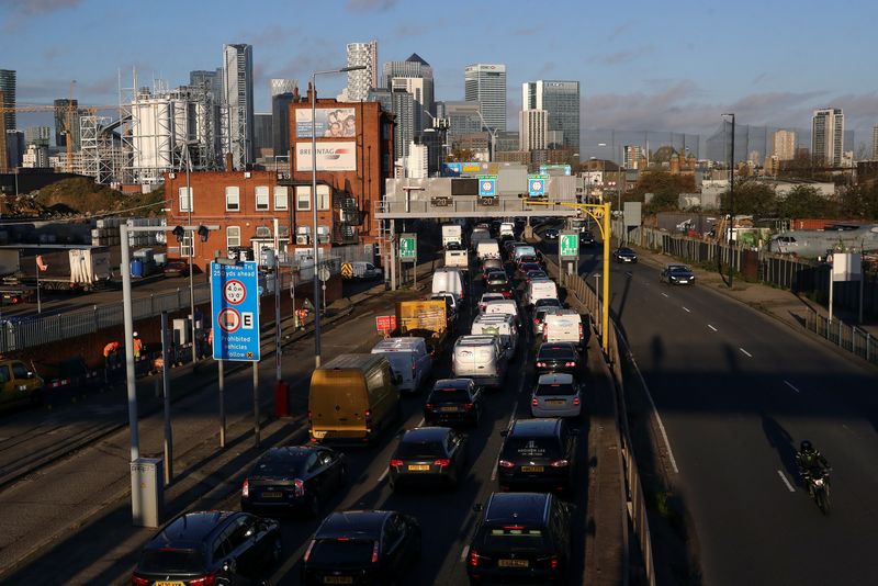 &copy; Reuters. FILE PHOTO: Vehicles sitting in traffic approach the Blackwall Tunnel, as Britain will ban the sale of new petrol and diesel cars and vans from 2030, five years earlier than previously planned, in London, Britain, November 18, 2020. REUTERS/Simon Dawson
