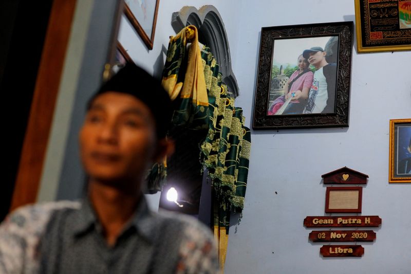 Fan loses wife, two teenage daughters in Indonesia soccer stampede