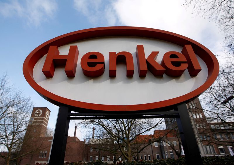 © Reuters. FILE PHOTO: A logo of consumer goods group Henkel is pictured before its annual news conference in Duesseldorf March 8, 2012.  REUTERS/Ina Fassbender