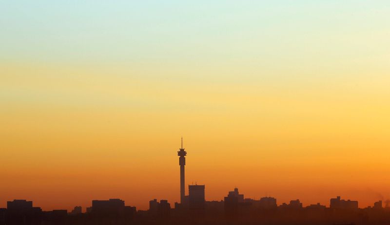 &copy; Reuters. FILE PHOTO: The Hillbrow Tower, an iconic tower used to identify the Johannesburg skyline, is seen as the sun rises, in Johannesburg, South Africa, June 20, 2019. REUTERS/Siphiwe Sibeko