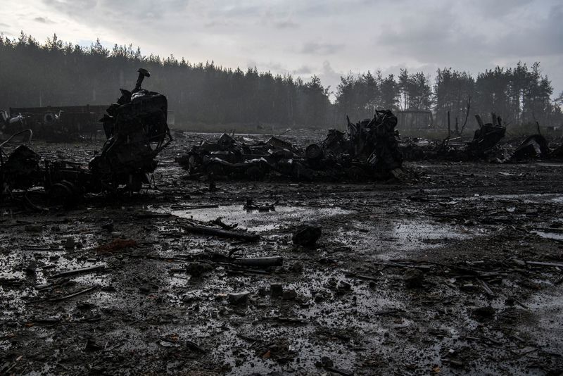 &copy; Reuters. 　１０月５日、英国防省は、ウクライナ軍が北東部ハリコフ州を流れるオスキル川を越えてロシア側の防衛地帯に最大２０キロ進攻し、ルガンスク州スバトボに向かっていると明らかにした