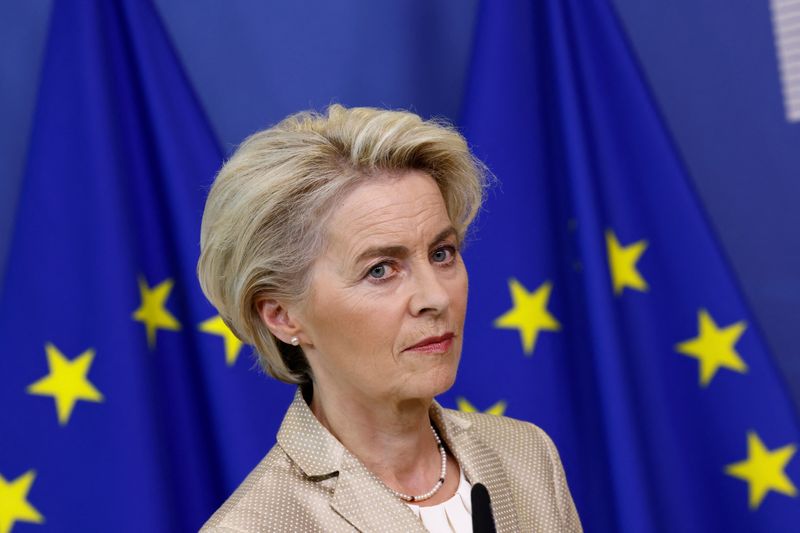 &copy; Reuters. La presidenta de la Comisión Europea, Ursula von der Leyen, se dirige a los medios de comunicación sobre la crisis de Ucrania, en Bruselas, Bélgica. 28 de septiembre de 2022. REUTERS/Yves Herman