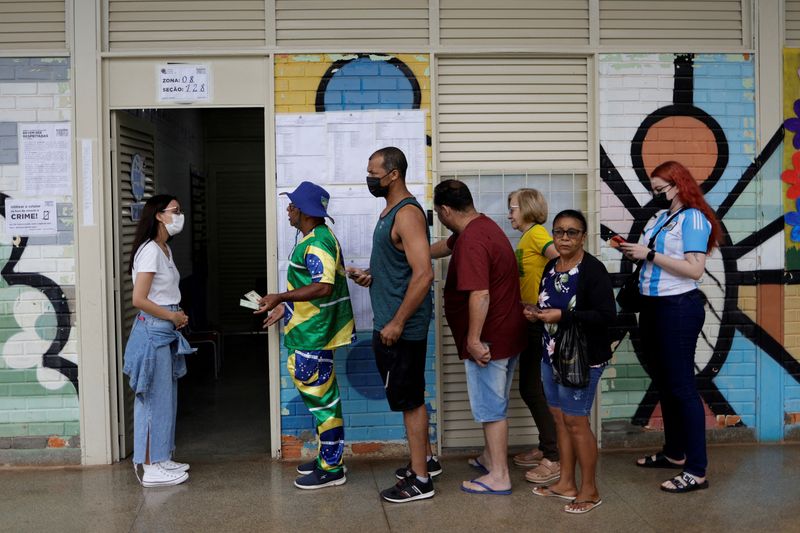 MDB libera filiados para apoiar Lula ou Bolsonaro no 2º turno