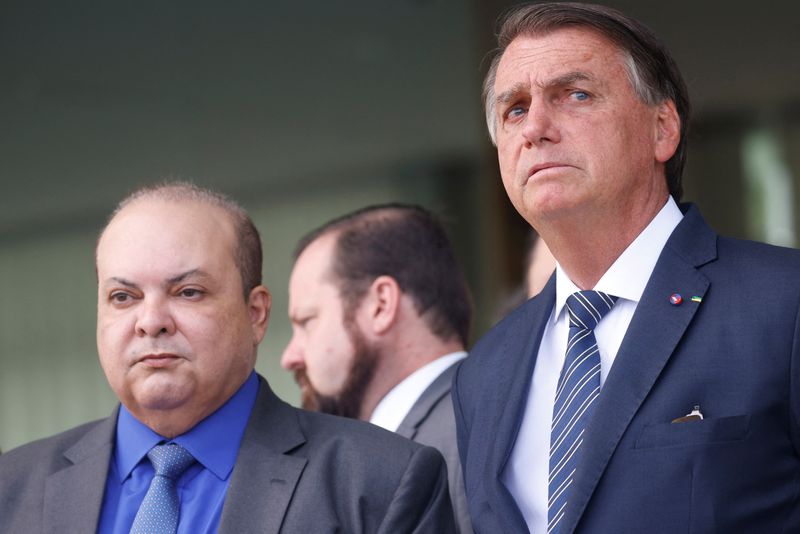 © Reuters. Governador do DF, Ibaneis Rocha, e o Presidente Jair Bolsonaro se reúnem no Palácio da Alvorada, em Brasília
05/10/2022
REUTERS/Adriano Machado