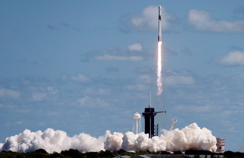 &copy; Reuters. Foguete da SpaceX decola com próxima tripulação da Nasa para a estação espacial
05/10/2022
REUTERS/Joe Skipper