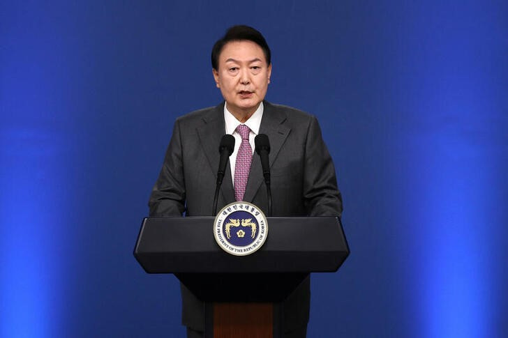 &copy; Reuters. 　１０月６日、韓国の尹錫悦大統領は、北朝鮮による同日のミサイル発射を受け、米国との強固な同盟関係を維持し、日米と協力すると表明した。写真は８月、ソウルで代表撮影（２０２２