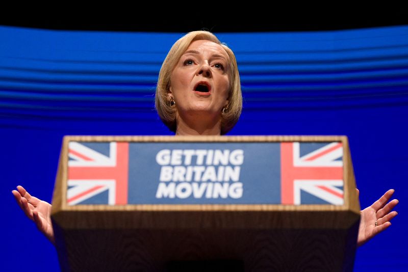&copy; Reuters. British Prime Minister Liz Truss speaks on stage at Britain's Conservative Party's annual conference in Birmingham, Britain, October 5, 2022. REUTERS/Toby Melville