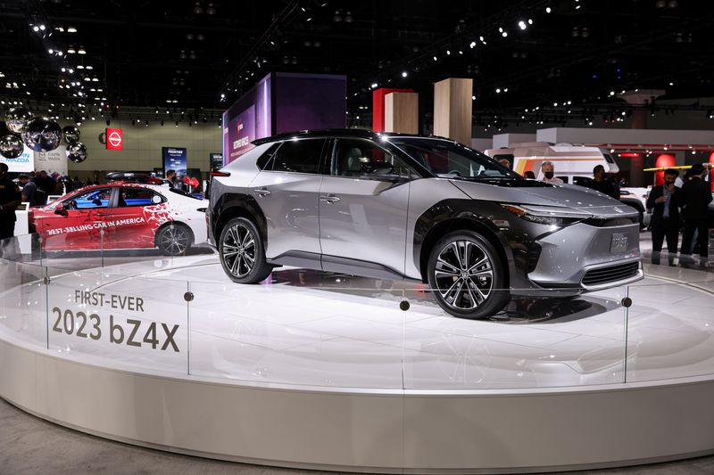 © Reuters. FILE PHOTO: 2023 Toyota bZ4X all-electric SUV is displayed during the 2021 LA Auto Show in Los Angeles, California, U.S. November, 17, 2021. REUTERS/Mike Blake