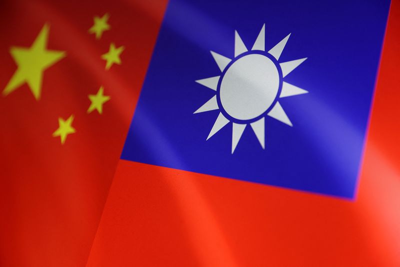 &copy; Reuters. FILE PHOTO: Chinese and Taiwanese flags are seen in this illustration, August 6, 2022. REUTERS/Dado Ruvic/Illustration