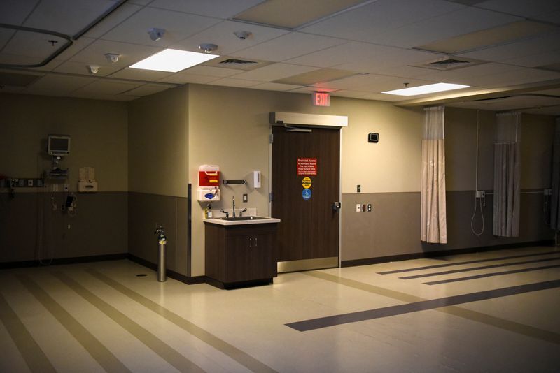 &copy; Reuters. FILE PHOTO: A recovery room sits empty at Alamo Women's Reproductive Services, an abortion clinic that closed its doors following the overturn of Roe v. Wade and plans to reopen in New Mexico and Illinois, in San Antonio, Texas, August 16, 2022.  REUTERS/