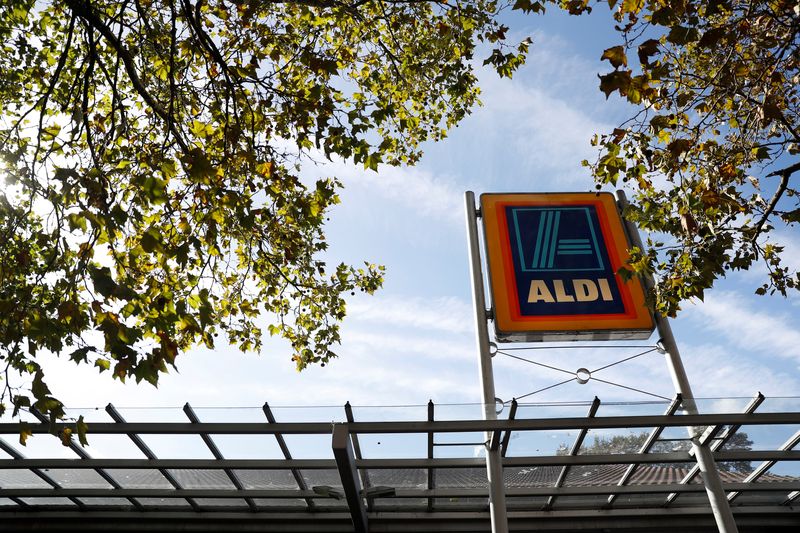 &copy; Reuters. FILE PHOTO: An Aldi superstore is seen in London, Britain, September 29, 2018. Picture taken September 29, 2018. REUTERS/Peter Nicholls