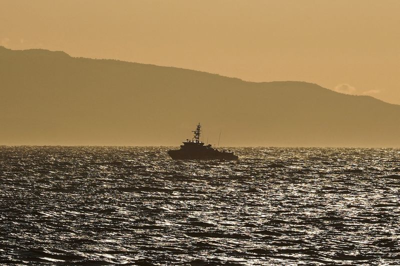 &copy; Reuters. A Greek Coast Guard vessel sails, after a boat carrying migrants sank, off the island of Lesbos, Greece, October 6, 2022. Panagiotis Balaskas/Eurokinissi via REUTERS 