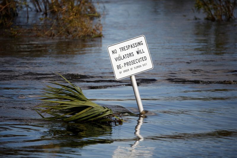 &copy; Reuters. FILE PHOTO: A traffic sign is seen in a flooded road after Hurricane Ian caused widespread destruction in Arcadia, Florida, U.S., October 4, 2022. REUTERS/Marco Bello/File Photo