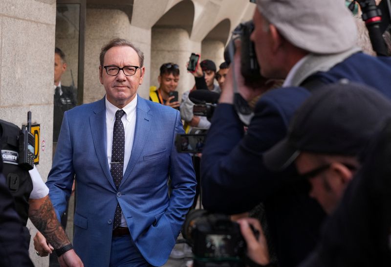 &copy; Reuters. FILE PHOTO- Actor Kevin Spacey leaves the Central Criminal Court after attending a hearing over charges related to allegations of sex offences, in London, Britain, July 14, 2022. REUTERS/Maja Smiejkowska