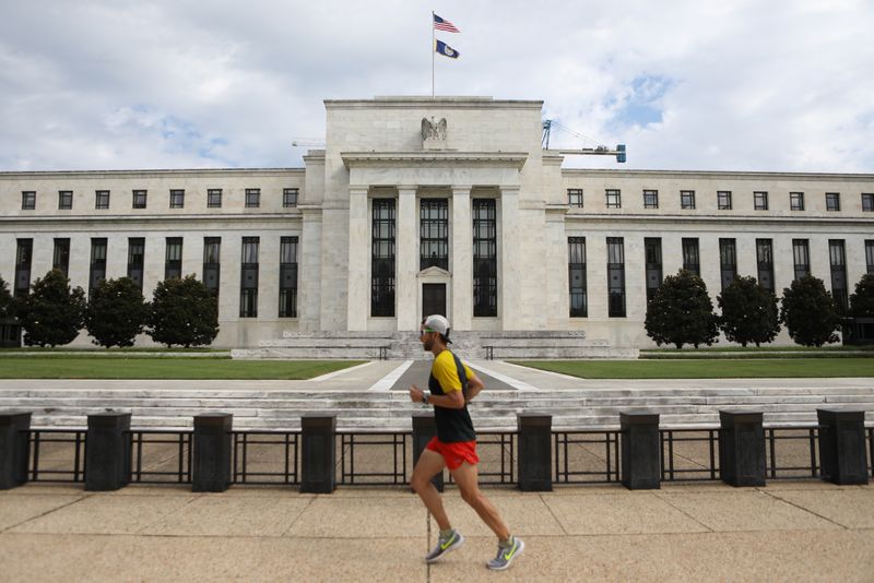 &copy; Reuters. A jogger runs past the Federal Reserve building in Washington, DC, U.S., August 22, 2018. REUTERS/Chris Wattie