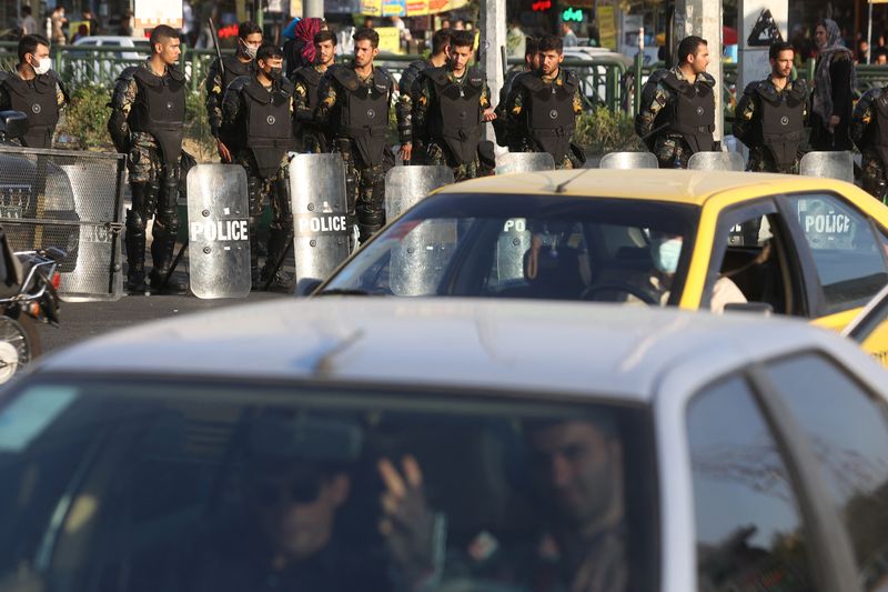&copy; Reuters. FILE PHOTO: Iran's riot police forces stand in a street in Tehran, Iran, October 3, 2022. WANA (West Asia News Agency) via REUTERS   