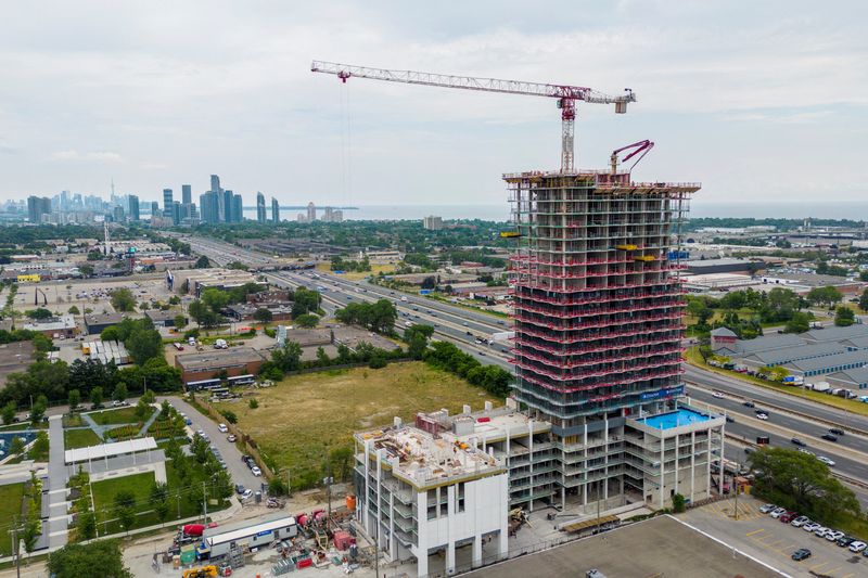 &copy; Reuters. FILE PHOTO: A view shows a condo building under construction in Toronto, Ontario, Canada July 13, 2022.  REUTERS/Carlos Osorio/File Photo