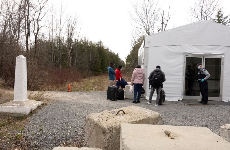 Canada-U.S. asylum-seeker pact fight goes to Canada's Supreme Court