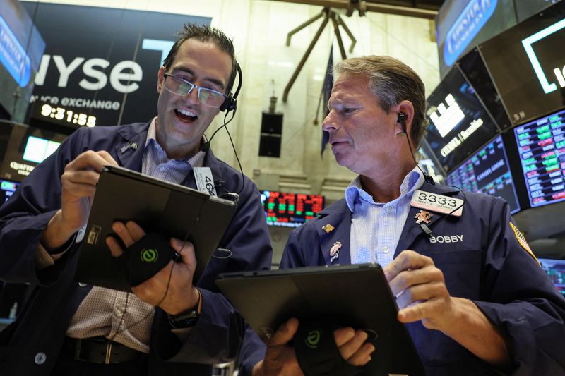 &copy; Reuters. Des traders travaillent à la Bourse de New York. /Photo prise le 26 septembre 2022/REUTERS/Brendan McDermid