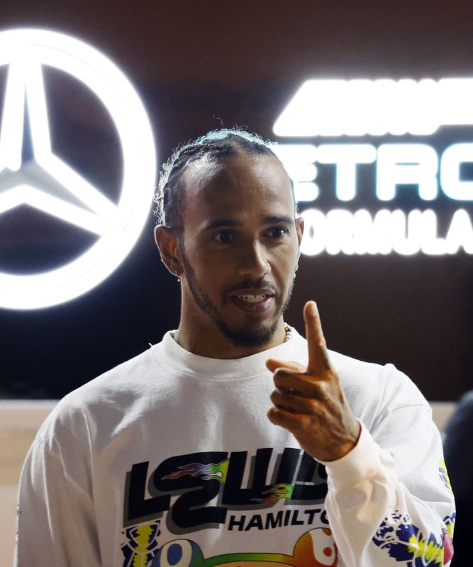 &copy; Reuters. O piloto Lewis Hamilton na preparação para o Grande Prêmio do Japão.REUTERS/Issei Kato