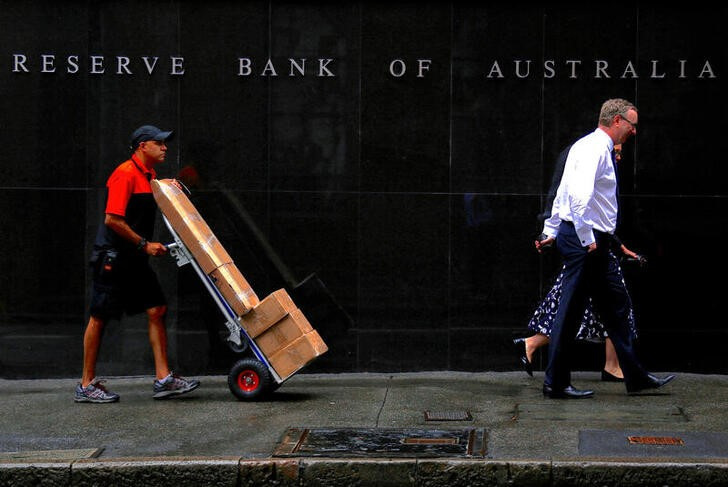 © Reuters. 　１０月７日、オーストラリア準備銀行（中央銀行、ＲＢＡ）は、半期に一度の金融安定報告を公表した。写真はシドニーの同行前で２０１７年３月撮影（２０２２年　ロイター／David Gray）