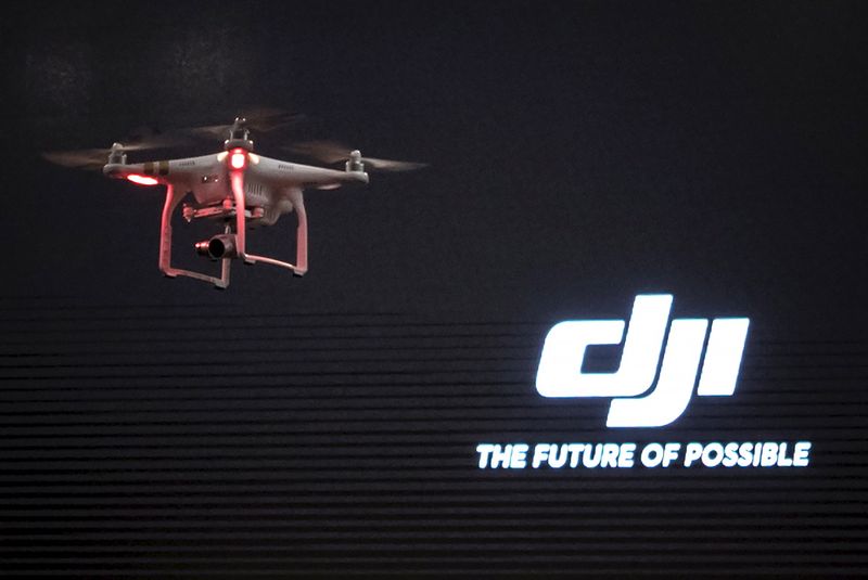 &copy; Reuters. FILE PHOTO: The DJI Phantom 3, a consumer drone, takes flight after it was unveiled at a launch event in Manhattan, New York April 8, 2015. REUTERS/Adrees Latif/File Photo