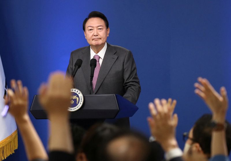 © Reuters. FILE PHOTO: South Korea's President Yoon Suk-yeol holds his first official news conference, after taking office in May, to mark 100 days in office, in Seoul, South Korea August 17, 2022. Chung Sung-Jun/Pool via REUTERS