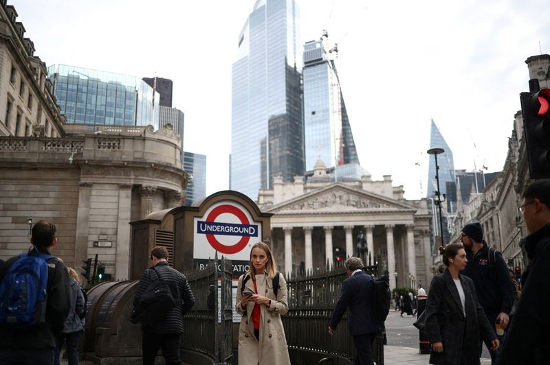 &copy; Reuters. FILE PHOTO: People exit Bank underground station in the City of London financial district during rush hour in London, Britain, October 3, 2022. REUTERS/Henry Nicholls/File Photo