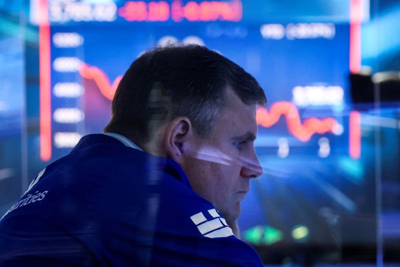 &copy; Reuters. A trader works on the floor of the New York Stock Exchange (NYSE) in New York City, U.S., July 13, 2022.  REUTERS/Brendan McDermid