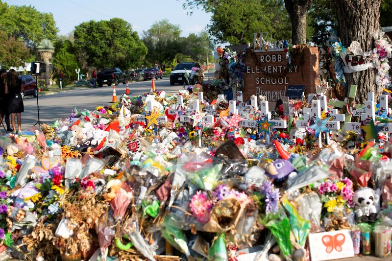 &copy; Reuters. FILE PHOTO: Weathered signs, candles and stuffed animals remain at a memorial outside Robb Elementary School the day after the video showing the May shooting inside the school released, in Uvalde, Texas, U.S., July 13, 2022. REUTERS/Kaylee Greenlee Beal/F